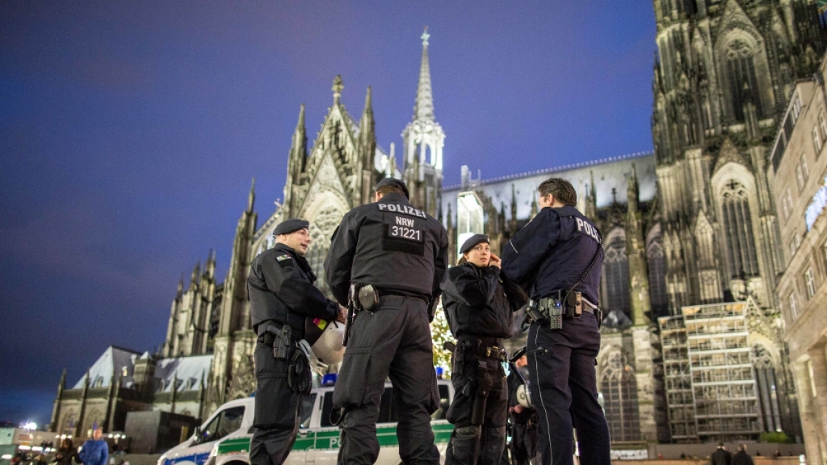 Unweit des K&ouml;lner Doms gab es am Freitagnachmittag einen Polizeigro&szlig;einsatz nach einer Schussabgabe (Symbolfoto). (Foto)
