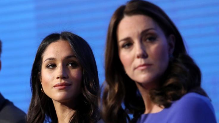 Herzogin Meghan soll auf Kate Middleton neidisch sein.