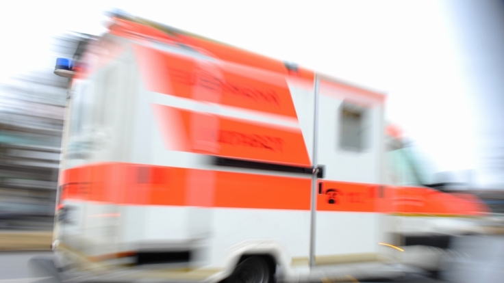 Beim Faschingsumzug in Waidhofen wurde eine Frau von einem Traktor überrollt.