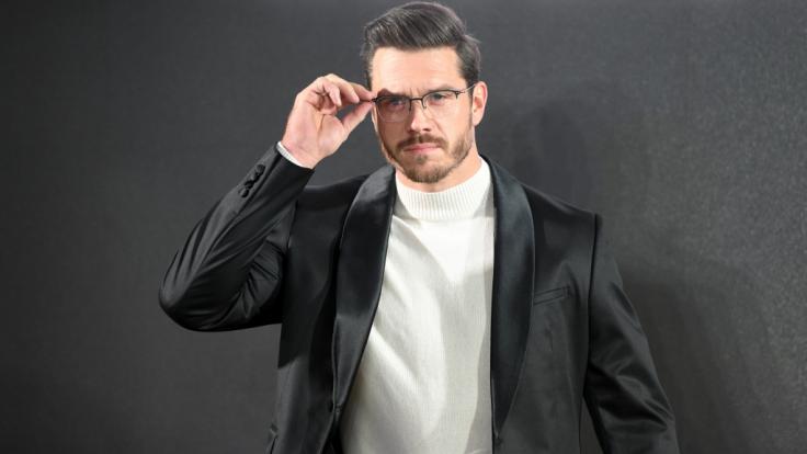 Thomas Seitel, hier als Brillenmodel auf dem Laufsteg, ist nach der Trennung von Florian Silbereisen der neue Mann an der Seite von Helene Fischer.