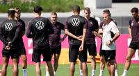 Kann Bundestrainer Hansi Flick (im weißen Shirt) mit der Nationalelf noch bis zur EM 2024 eine Euphorie im eigenen Land entfachen?