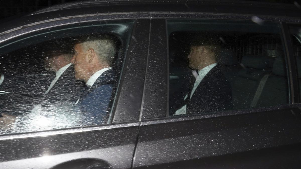 Prinz Harry (r) kommt in Balmoral an, nachdem der Tod seiner Gro&szlig;mutter, der K&ouml;nigin Elizabeth II., bekannt gegeben wurde. (Foto)