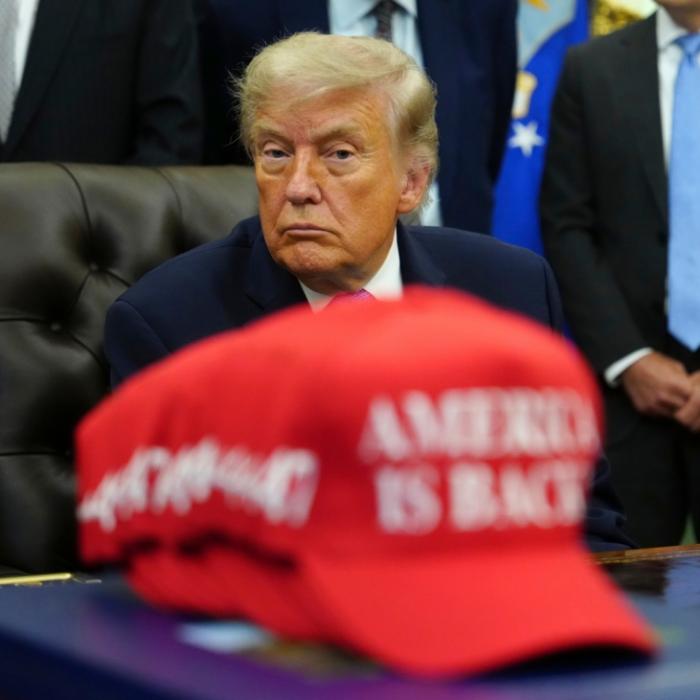 US-Präsident schläft während Lobeshymne vor laufender Kamera ein