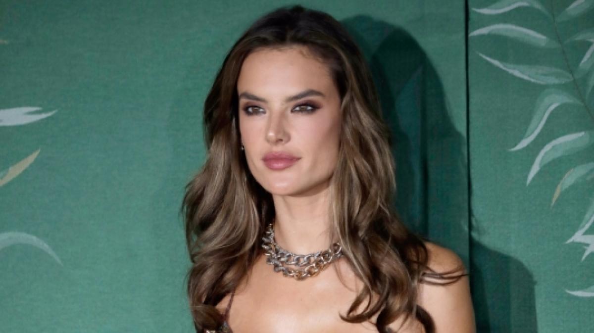 Beim Anblick von Alessandra Ambrosio im Bikini eruptieren nicht nur Vulkane (Foto)