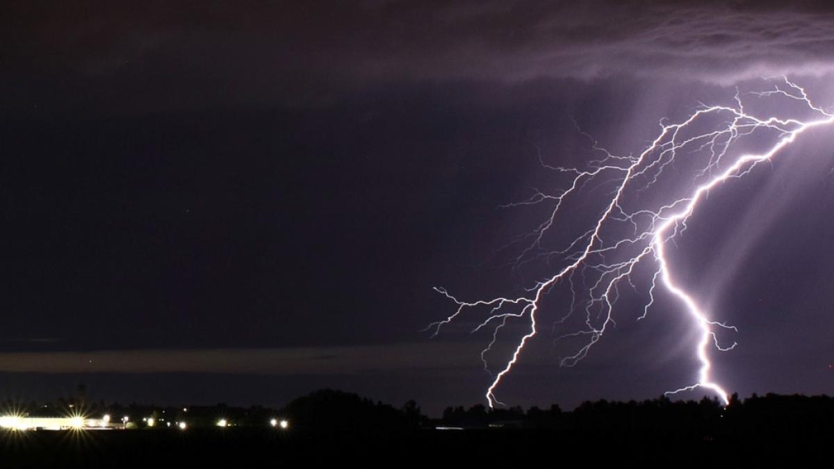 Zum Wochenstart droht Wetter-Chaos: Neben Gewittern und Hagel ist auch Starkregen m&ouml;glich, so der Deutsche Wetterdienst. (Foto)