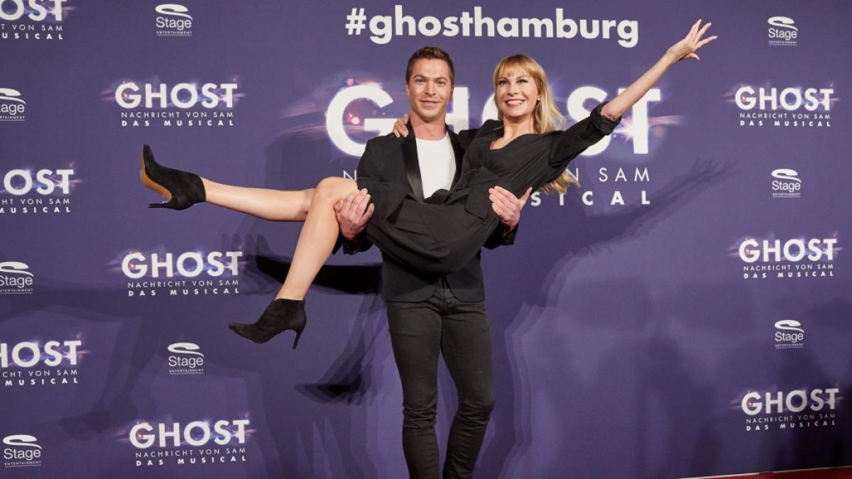 Moderatorin Susanne Klehn mit Schlagers&auml;nger Julian David, 2018. Damals ahnt sie nichts von der erneuten Diagnose. (Foto)