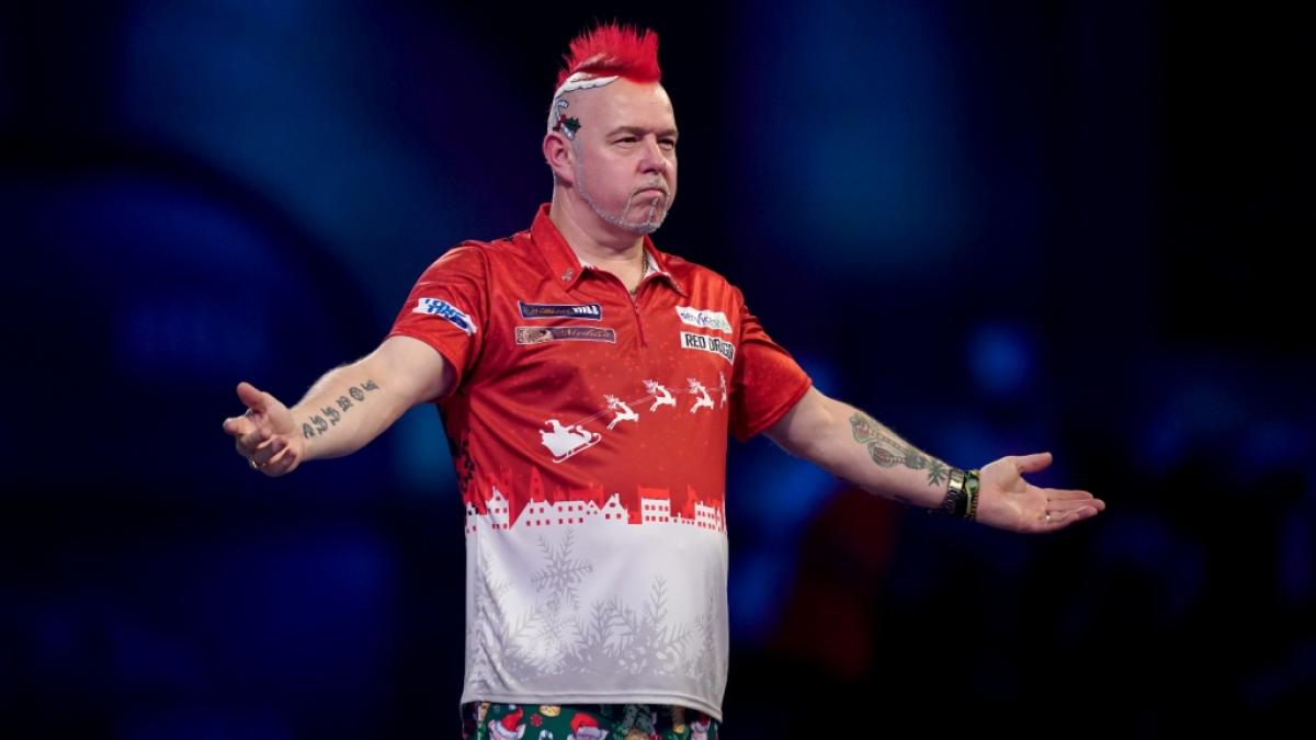 Peter "Snakebite" Wright schaffte es mit einem Sieg &uuml;ber den Japaner Seigo Asada ins Achtelfinale der Darts-WM 2020. (Foto)