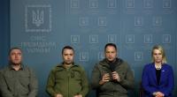 General Kyrylo Budanow (2 v. l.) wird vorgeworfen, Drohnenangriffe auf russische Militäranlagen verübt zu haben.