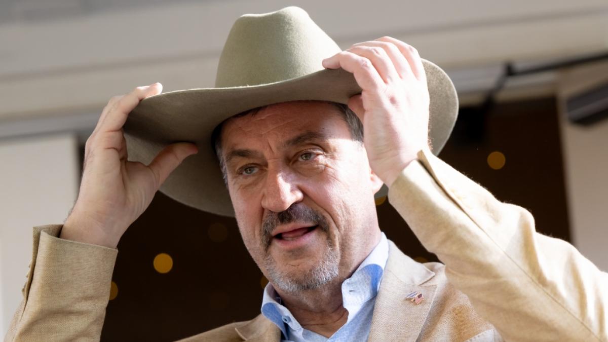 Bei seinem USA-Besuch im März 2026 war Markus Söder mit Westernhut zu sehen. (Foto)