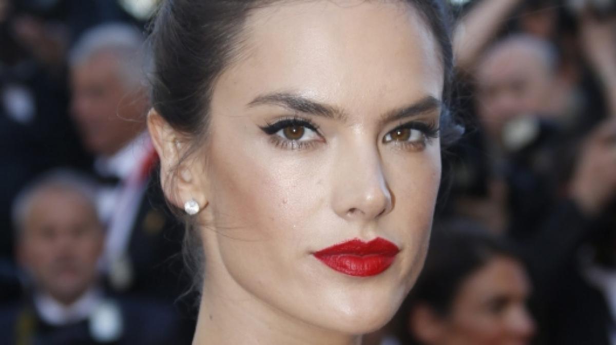 Alessandra Ambrosio sorgte im Bikini bei ihren Fans f&uuml;r Jubel. (Foto)