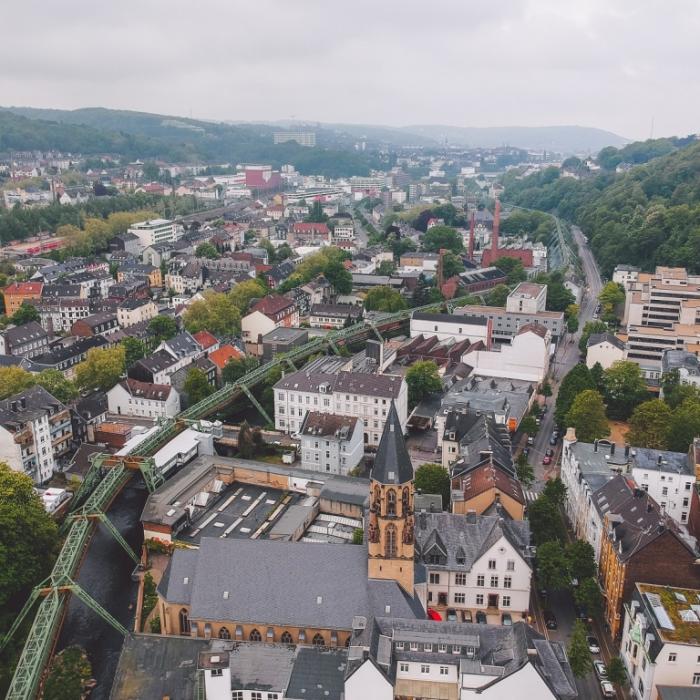 Feuerwehr schützt Atelier von Bildhauer Cragg vor Flammen