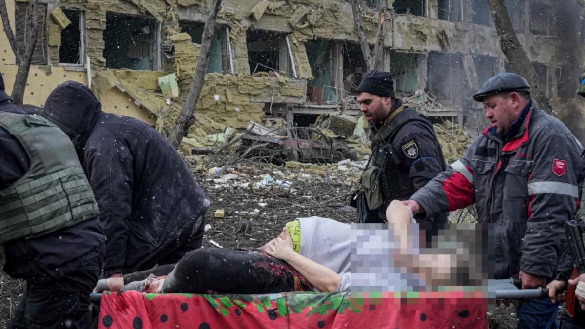 Nach einem Raketenangriff auf eine Geburtsklinik in Mariupol sind eine hochschwangere Frau und ihr Baby am Samstag gestorben. (Foto)
