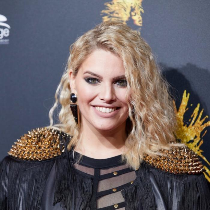 Gesicht plötzlich gelähmt! Curvy Model gibt schockierende Diagnose preis