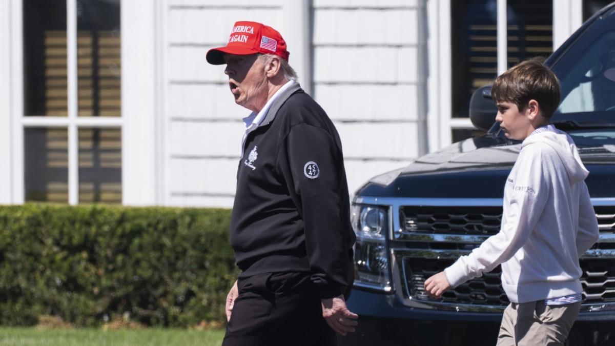 Ist hier der echte Donald Trump neben seinem Enkel Spencer zu sehen? (Foto)