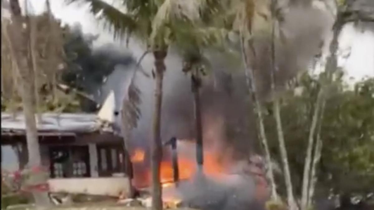 Ein Ausschnitt aus einem Augenzeugen-Video zeigt das von einem verungl&uuml;ckten Flugzeug, das in Vinhedo im brasilianischen Bundesstaat Sao Paulo neben einem Haus abgest&uuml;rzt ist. (Foto)