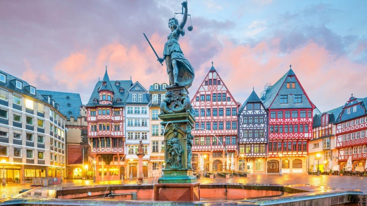 Der Rathausplatz R&ouml;merberg in Frankfurt am Main. Aktuelle News aus und &uuml;ber Frankfurt hier auf news.de. (Foto)
