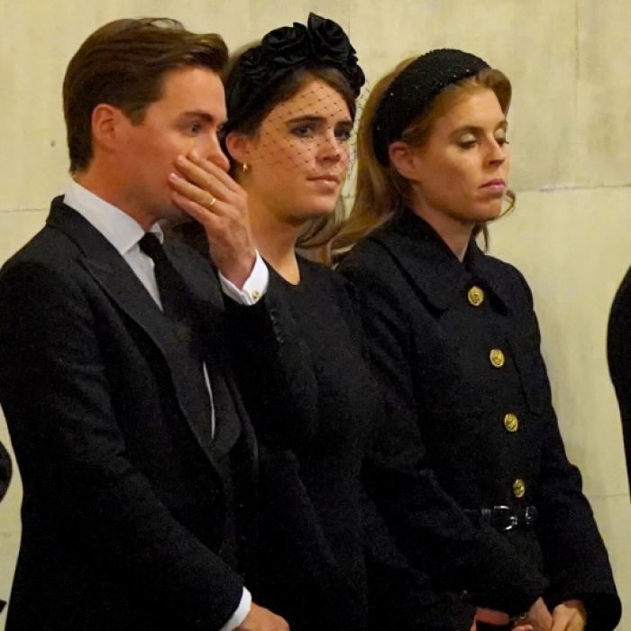 Royals-Experte verrät, wer jetzt noch zu den York-Schwestern hält