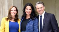 Ulrike Frank (l.) und Wolfgang Bahro mit Mariella Ahrens an ihrem ersten Drehtag bei GZSZ in Potsdam-Babelsberg.