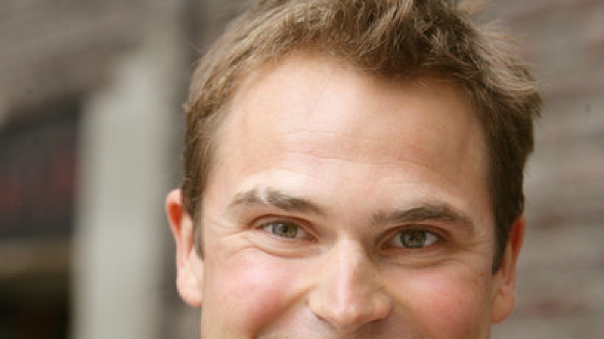 Fabian Hinrichs ist ein deutscher Schauspieler, der regelm&auml;&szlig;ig im Franken-"Tatort" zu sehen ist. (Foto)