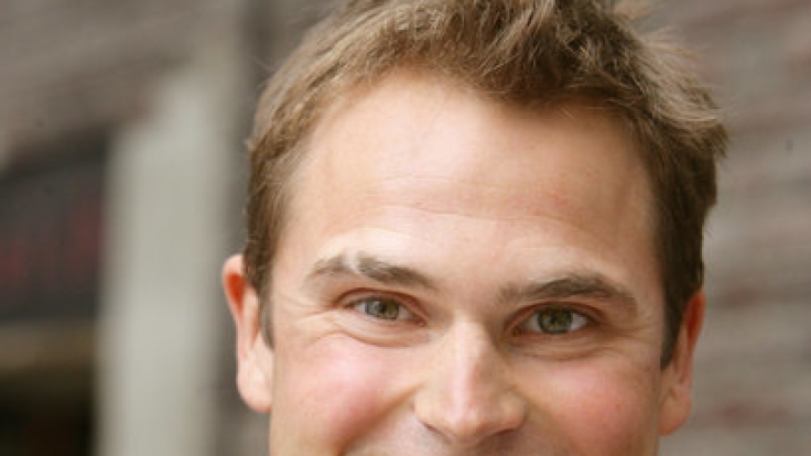 Fabian Hinrichs ist ein deutscher Schauspieler, der regelmäßig im Franken-