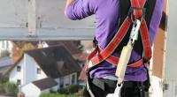 Ein Frau ist bei einem Extrem-Sprung 30 Meter in den Tod gestürzt.