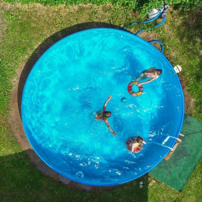 Salmonellen und Bakterien! So gefährlich sind Swimming Pools