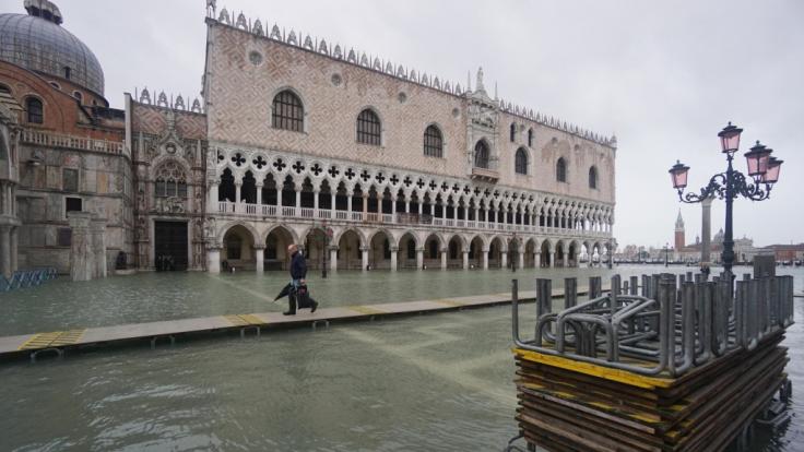 Schock-Aufnahmen aus Venedig: Der Nordwesten Italiens ist wieder von Regen und Überschwemmungen betroffen.