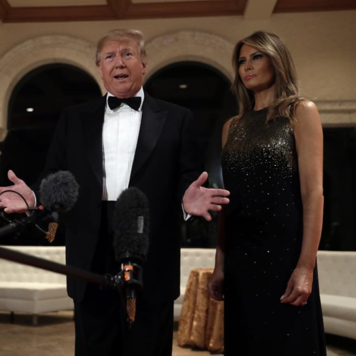 Trump demütigt Melania! Sie sollte sich Gästen im Bikini zeigen
