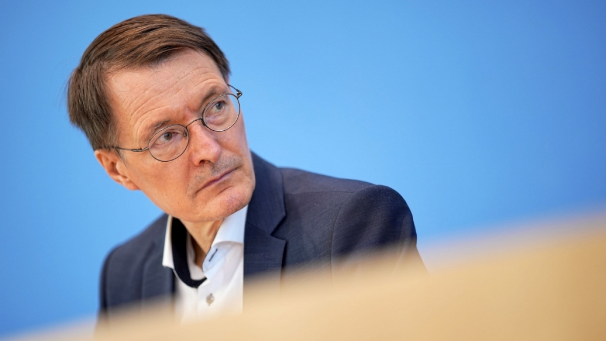 Karl Lauterbach ber&auml;t sich mit den Gesundheitsministern der L&auml;nder &uuml;ber Corona-Ma&szlig;nahmen f&uuml;r den Herbst. (Foto)