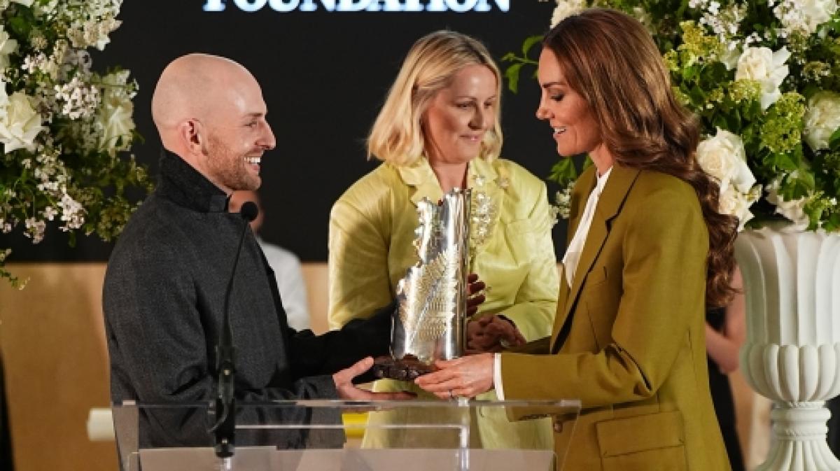 Die Prinzessin von Wales bei der Verleihung des "Queen Elizabeth II Award for British Design" an den Designer Patrick McDowell im British Fashion Council in den 180 Studios im Zentrum Londons. (Foto)