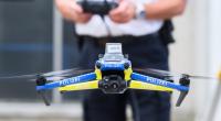 Die Polizei sucht mit Drohnen nach dem verschwundenen Jungen (Symbolbild).