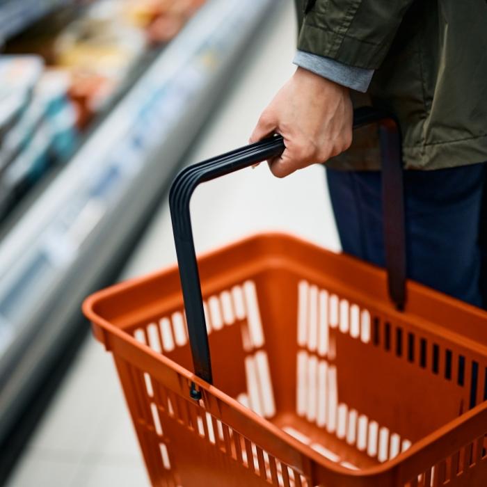 Jeder 6. muss bereits Mahlzeiten streichen! Abschaffung der Mehrwertsteuer gefordert