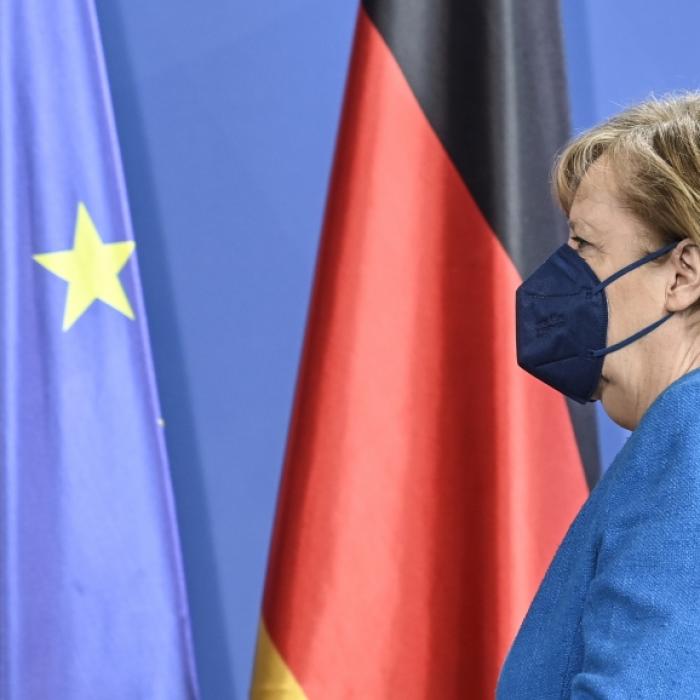 Völlig entkräftet! Bittere Abrechnung mit der Kanzlerin