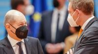 Aus dem Bundesfinanzministerium von Christian Lindner (r.) kommt ein Entwurf über Corona-Bonuszahlungen.