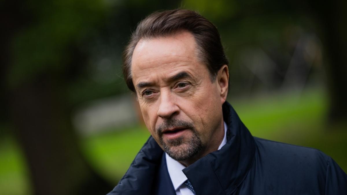 Schauspieler Jan Josef Liefers trauert um seinen Hund. (Foto)