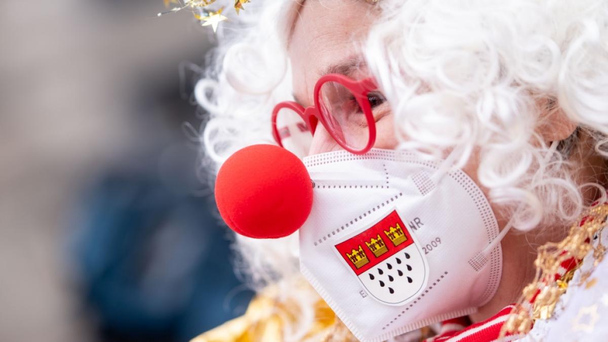 Karneval trotz Corona-Pandemie? Echte Jecken lassen sich den Spa&szlig; an der f&uuml;nften Jahreszeit nicht vermiesen. (Foto)