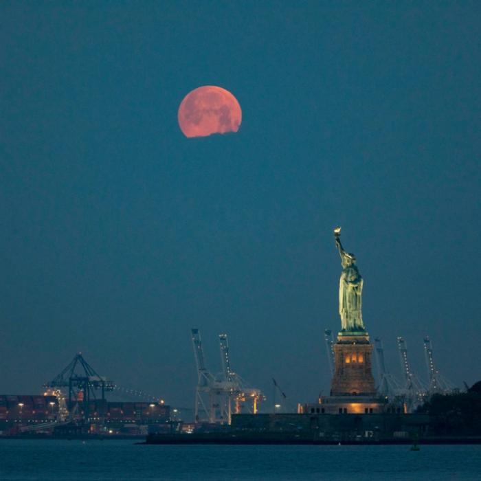 New York ausgelöscht! Zeitreisender warnt vor chinesischen Bombenangriff