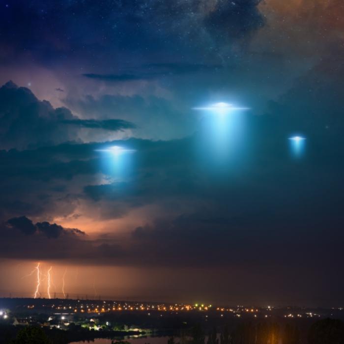 Wieder Alien-Alarm über US-Schiff! Stürzt HIER ein UFO ins Wasser?