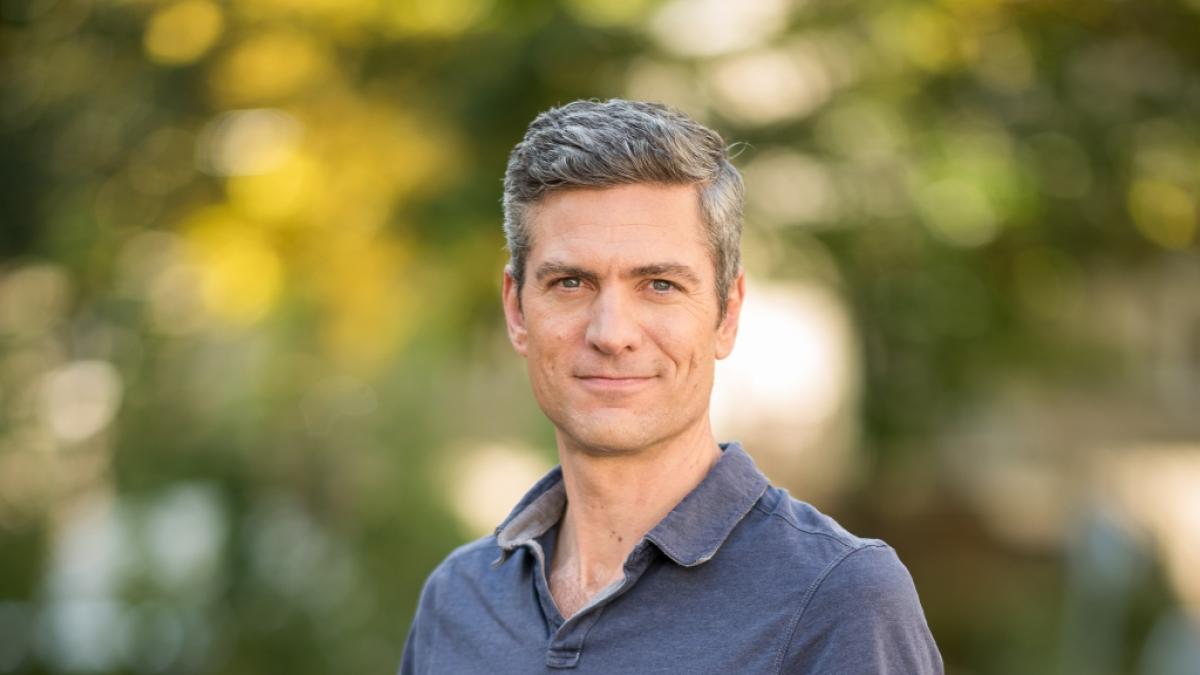 Mitten in den "Tagesthemen" unterl&auml;uft dem ARD-Moderator Ingo Zamperoni ein peinlicher Versprecher. (Foto)