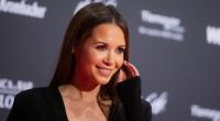 Mandy Capristo zeigt ihre weiblichen Kurven von hinten.