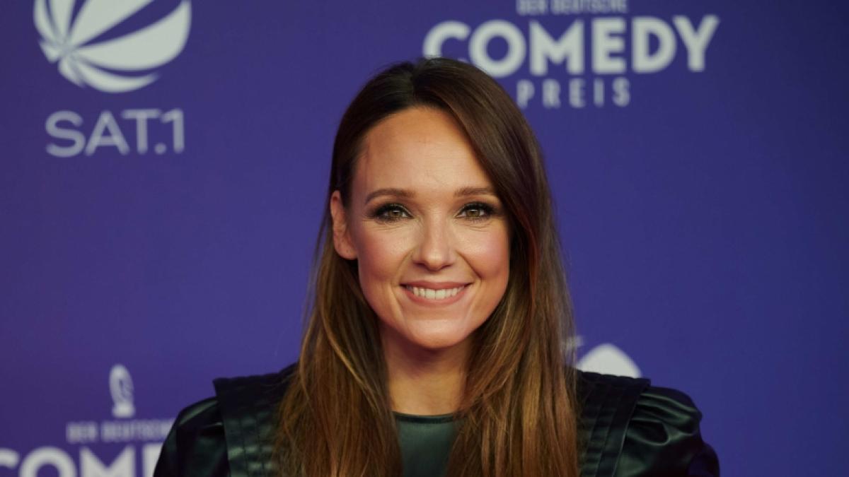 Die Komikerin Carolin Kebekus bei der Verleihung des Deutschen Comedypreises 2020. (Foto)