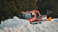 Eine deutsche Snowboarderin ist im Zillertal nach einer Kollision mit einer Pistenraupe gestorben (Symbolfoto).