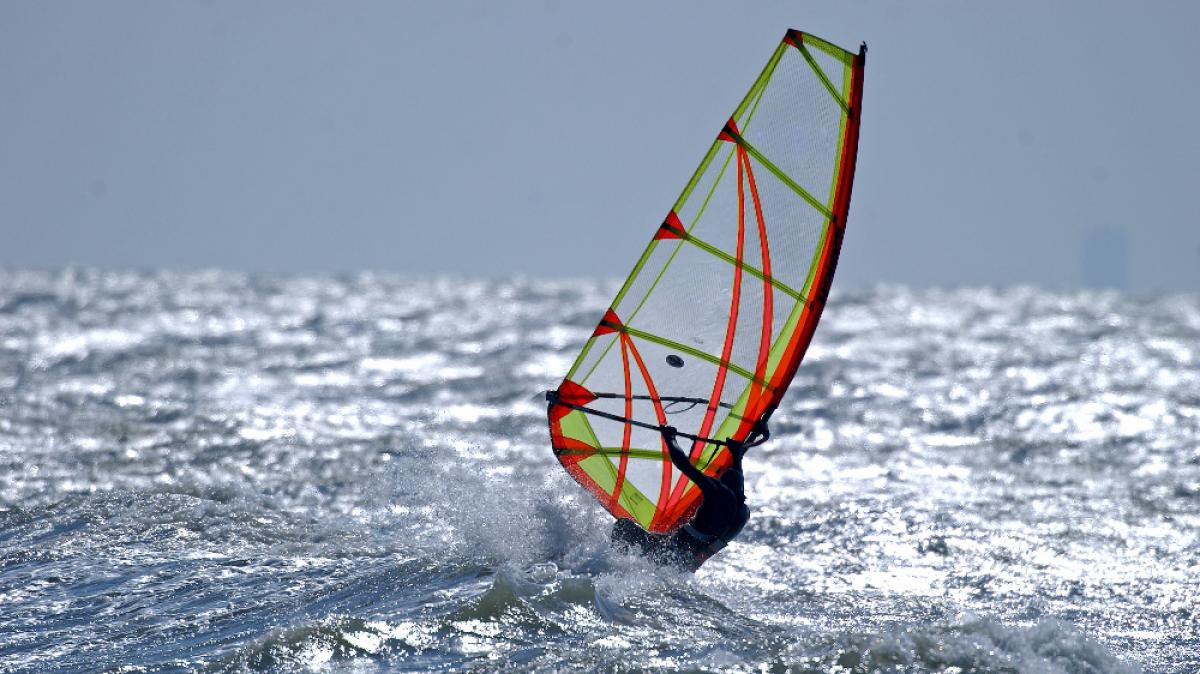 Wind am Meer - der Komplize f&uuml;r Surfer. (Foto)