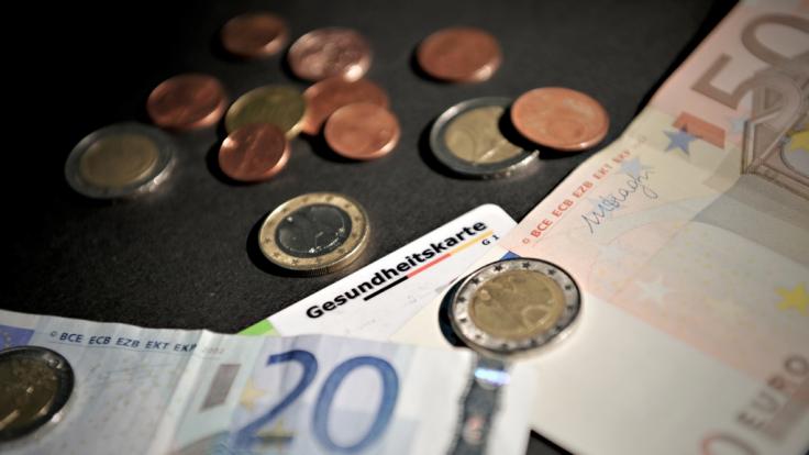 Empfänger von Betriebsrente müssen einen deutlich höheren Beitrag zur Krankenversicherung zahlen.