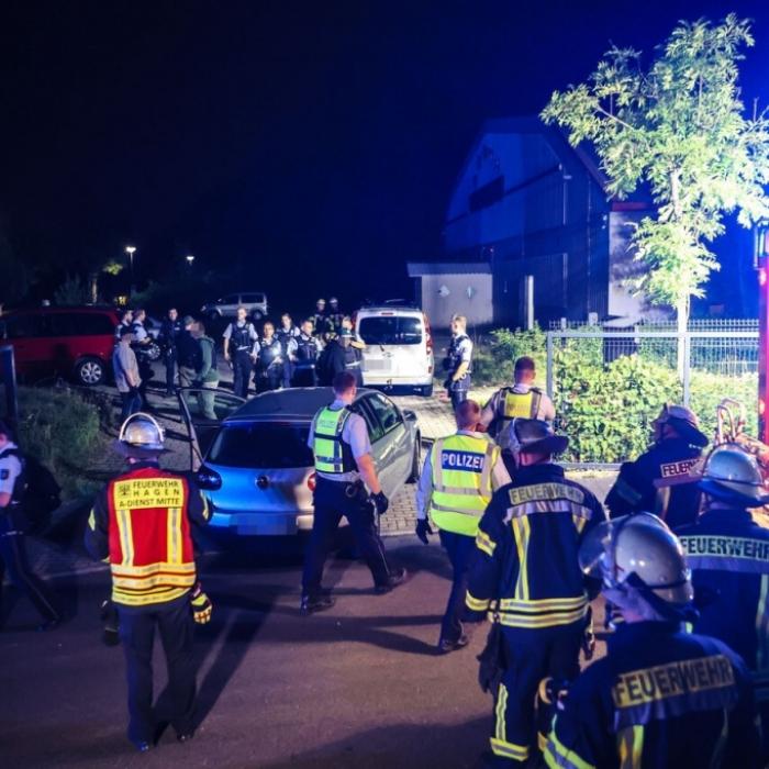 Auto raste bei Hochzeit in Menschenmenge! Mann festgenommen