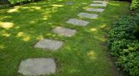  Für Gartenwege gibt es vielfältige Gestaltungsmöglichkeiten (Symbolbild)