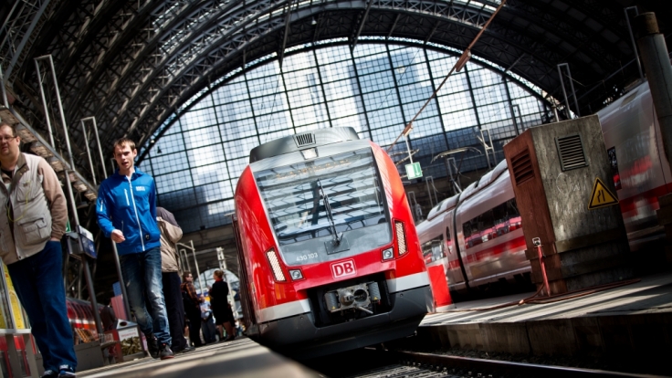 Der Frankfurter Hauptbahnhof ist aufgrund eines Polizeieinsatzes weiträumig abgesperrt worden (Symbolbild).