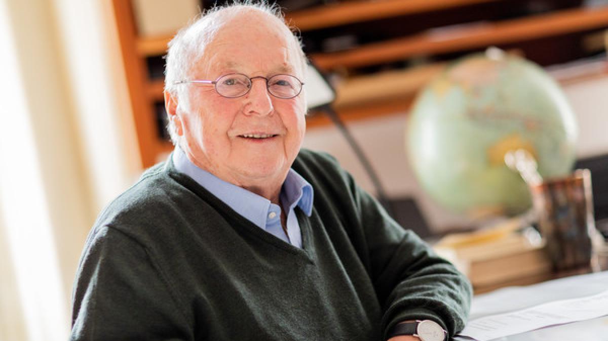 Ex-CDU-Politiker Norbert Blum ist nach einer Blutvergiftung gel&auml;hmt. (Foto)