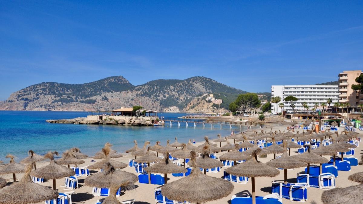 Am Strand von Camp de Mar sorgte ein Mini-Tornado f&uuml;r Chaos. (Foto)