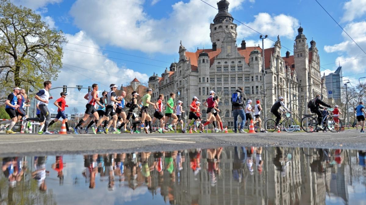 Am 13. April messen sich wieder tausende L&auml;ufer:innen beim Leipzig Marathon. (Foto)